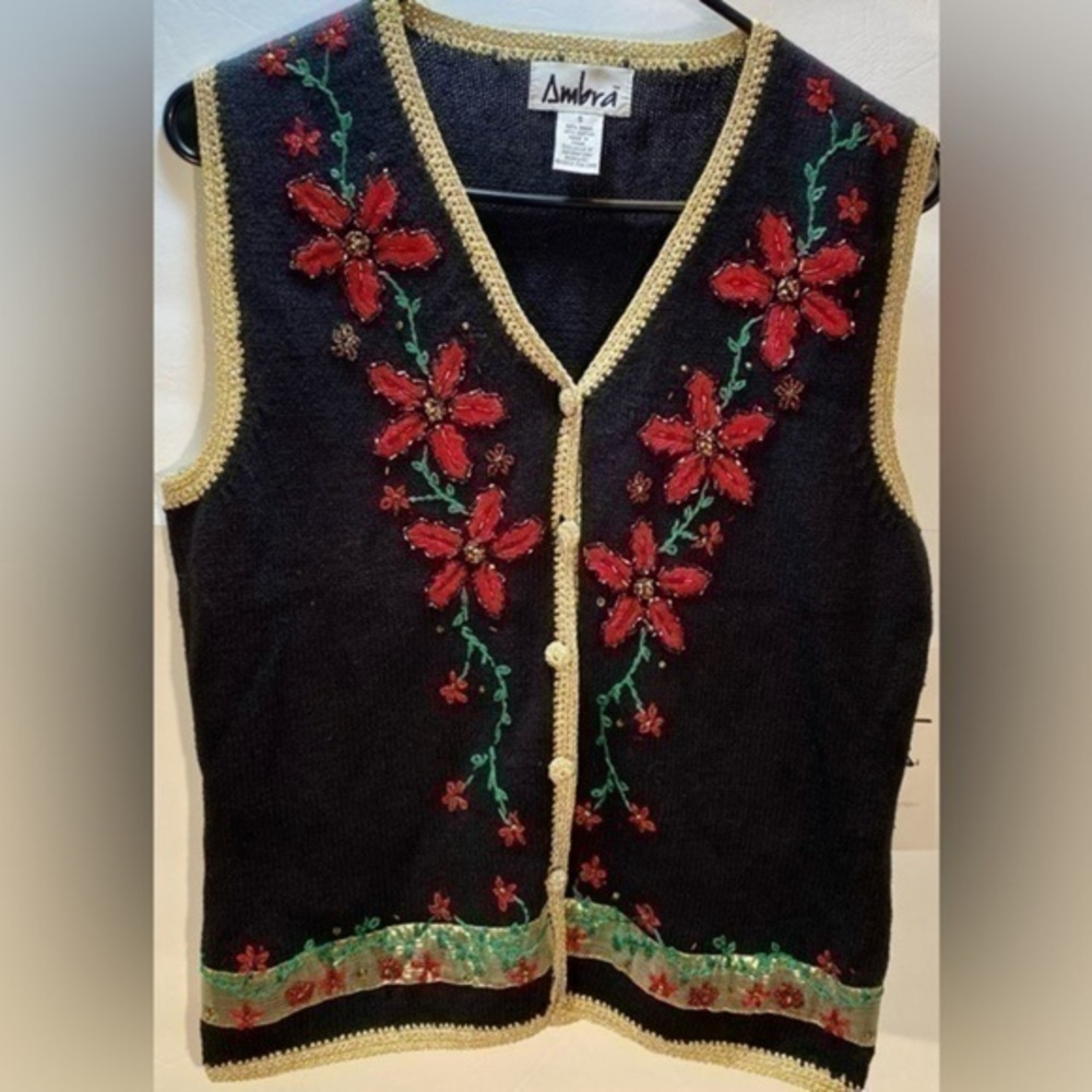 AMBRA SIZE S CHRISTMAS EMBELLISHED EMBROIDERY POINSETTIAS WITH GOLD BUTTONS